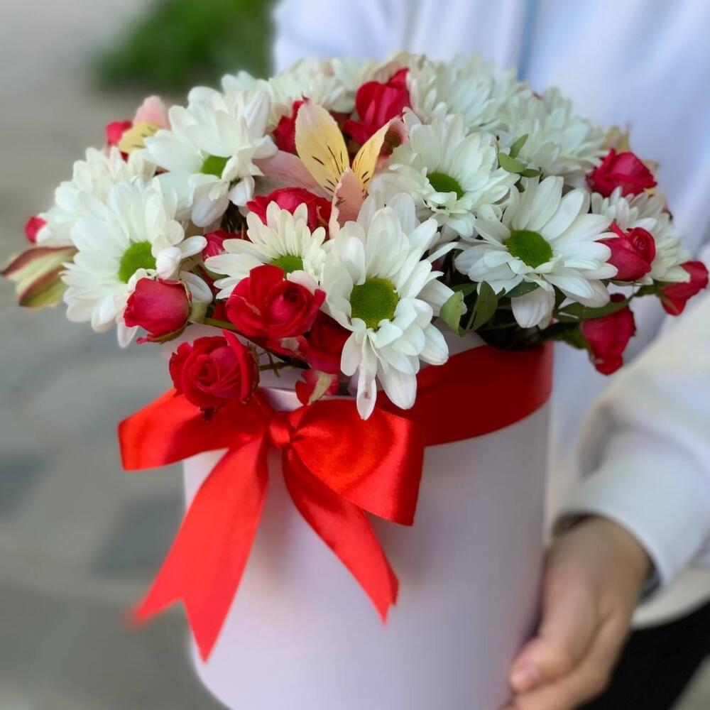 https://content2.flowwow-images.com/data/flowers/1000x1000/61/1683563493_86449361.jpg